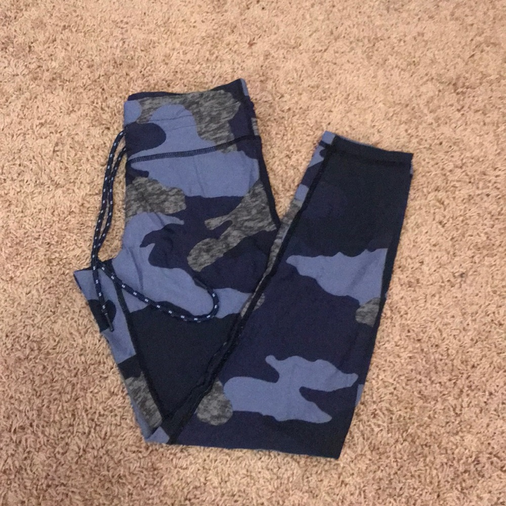 7/8 Aerie leggings- navy camouflage
